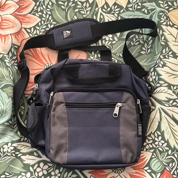 Everlast Other - CLEARANCE…… Everlast deluxe utility bag